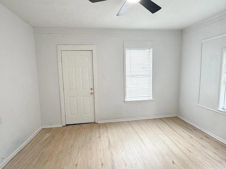 2385 Poplar St — Photo 11