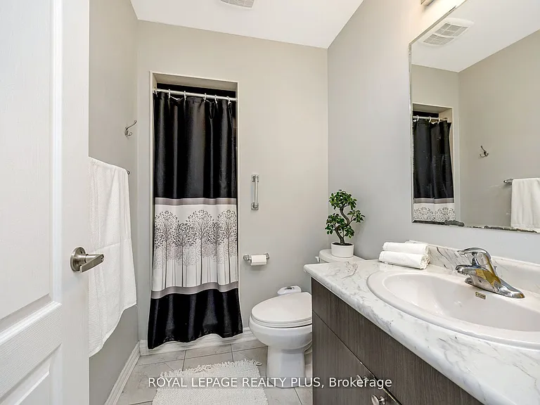 1542 Gainer Cres — Photo 22