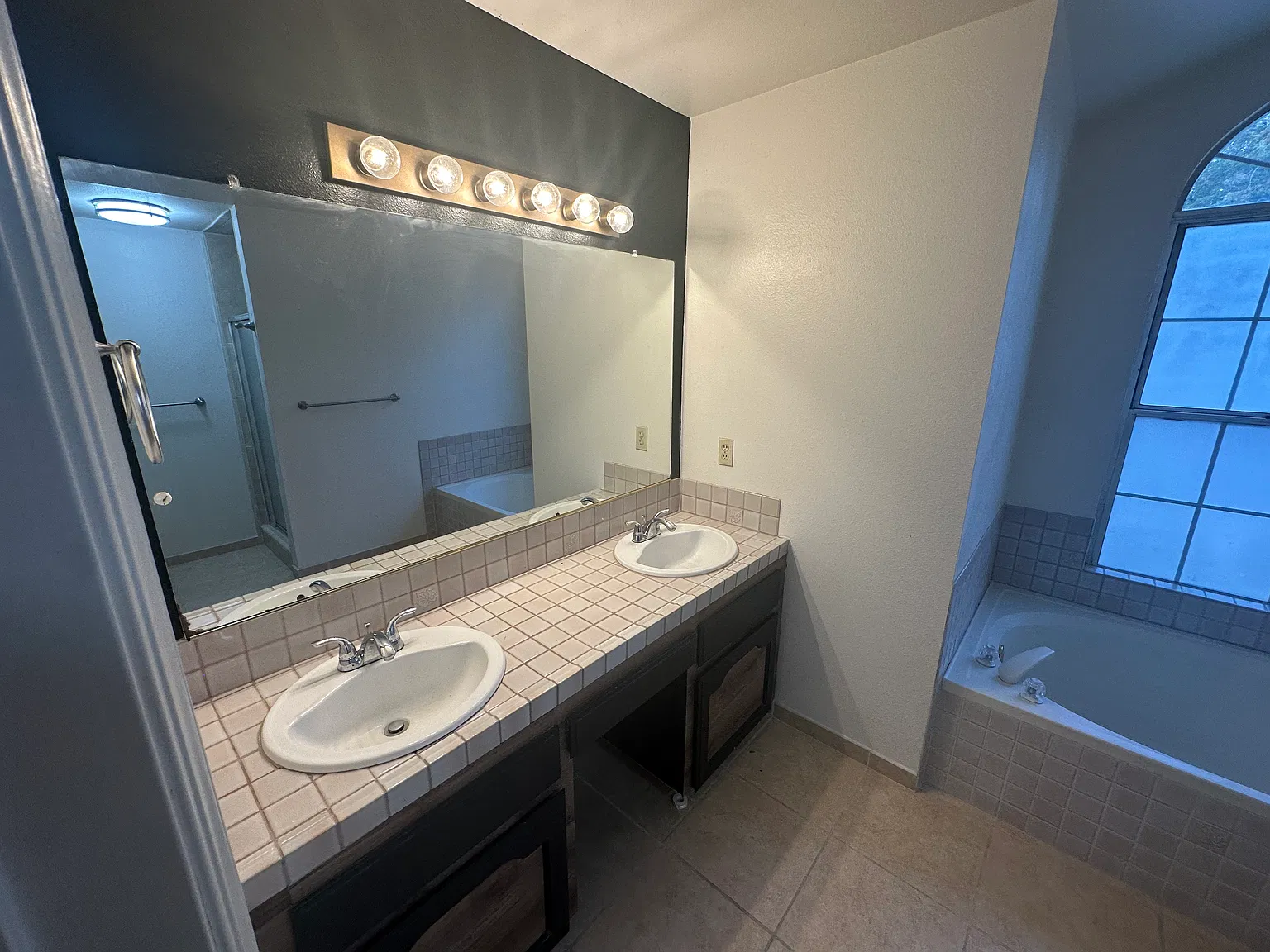 6114 N Prospect Ave — Photo 4