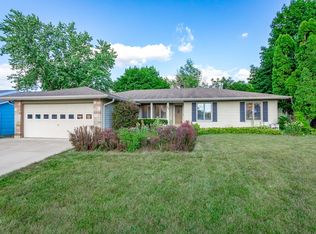 49 Smethwick Ln, Elk Grove Village, IL 60007