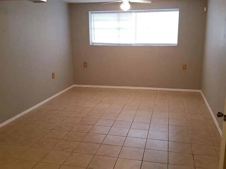 2568 Robin Cir — Photo 16