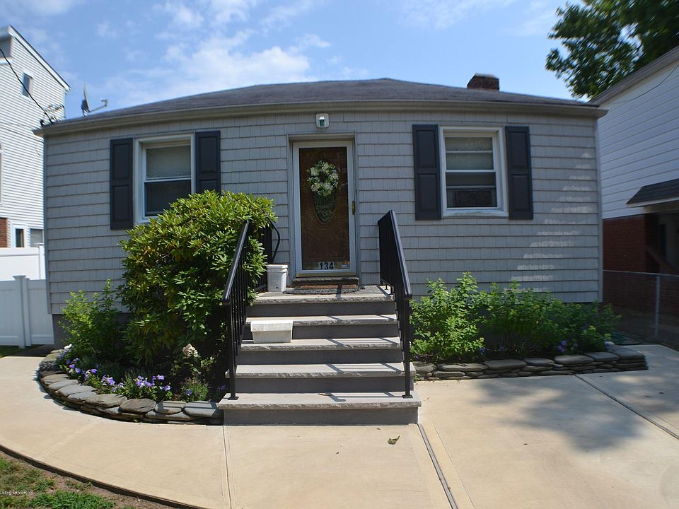 1st image of 134 Foch Ave