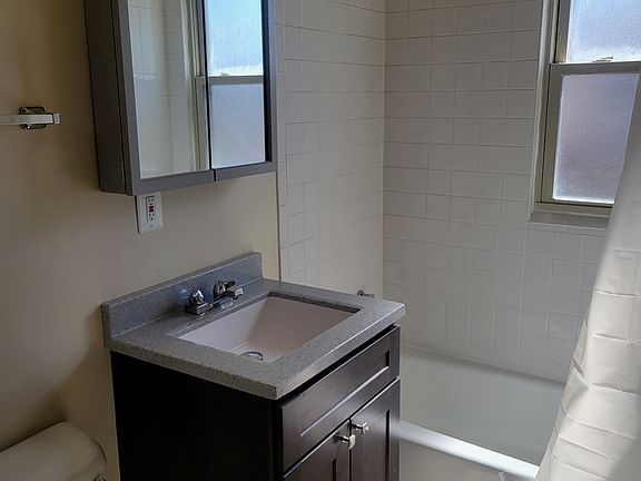 3rd image of 2515 W 65th St Floor 2