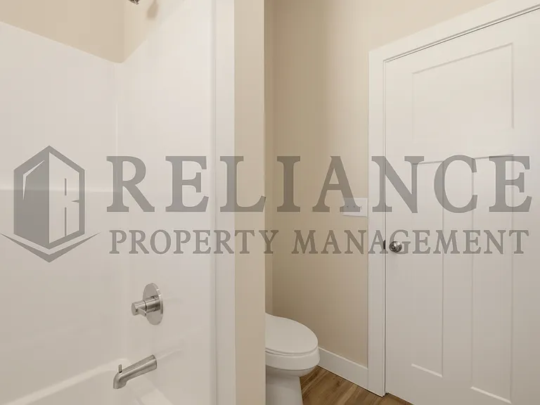 525 E Elmwood St — Photo 37