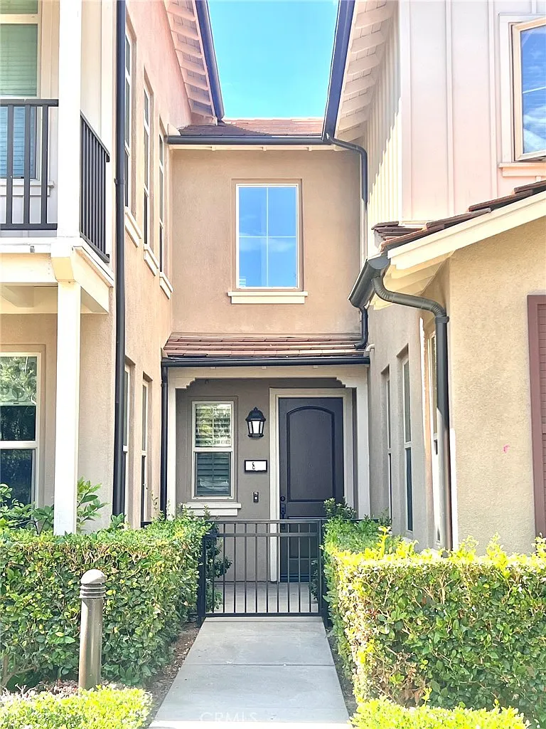2 bed, 2.5 bath, 1441 sqft, $4,100 — Photo 2