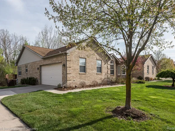 338 Cherry Hill Pointe Dr, Canton, MI 48187