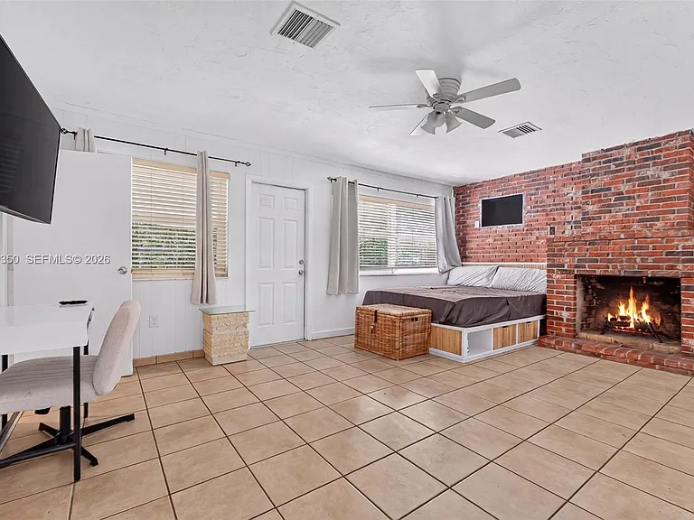 5800 SW 61st St — Photo 16
