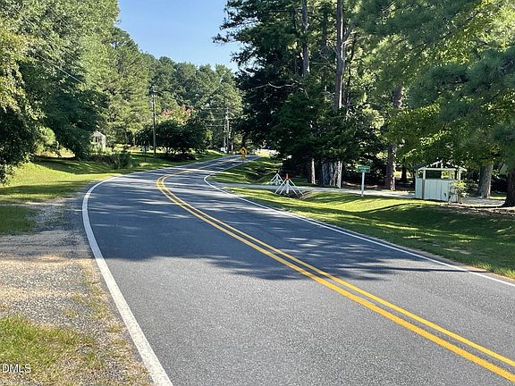 4th image of 622 Young Rd