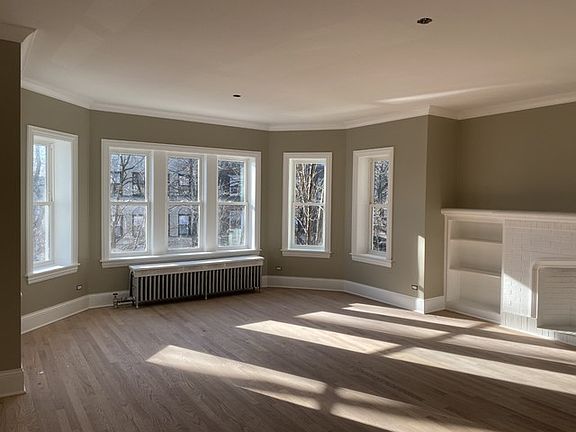3rd image of 1524 W Thorndale Ave #2W