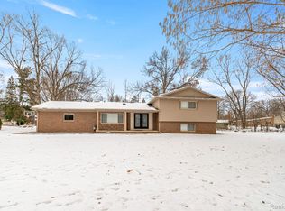 41925 South Dr, Canton, MI 48188