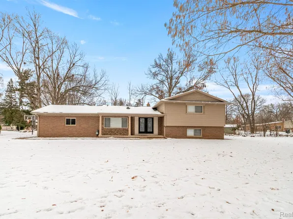 41925 South Dr, Canton, MI 48188
