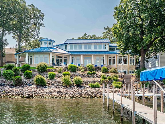 2nd image of 2502 Okoboji Blvd
