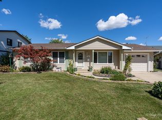 572 Exmoor Rd, Elk Grove Village, IL 60007