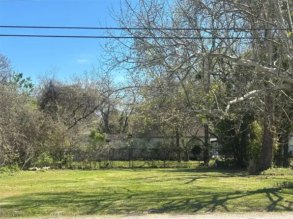 908 Chestnut St, La Marque, TX 77568