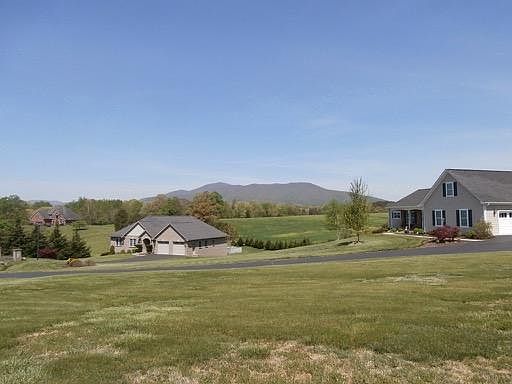 3rd image of 4 Little Creek Way