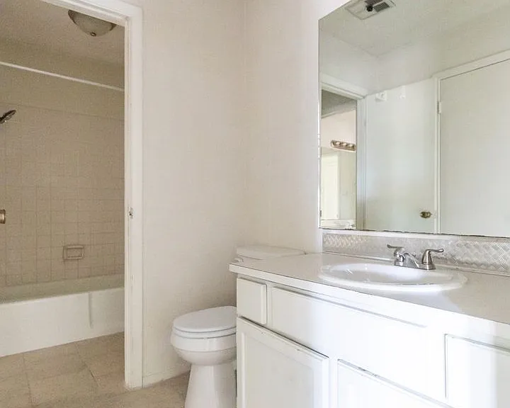 4925 Greenslope Dr — Photo 17