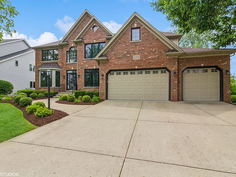 3304 Rollingridge Rd — Photo 2