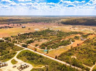 320 Pumper Rd, Luling, TX 78648