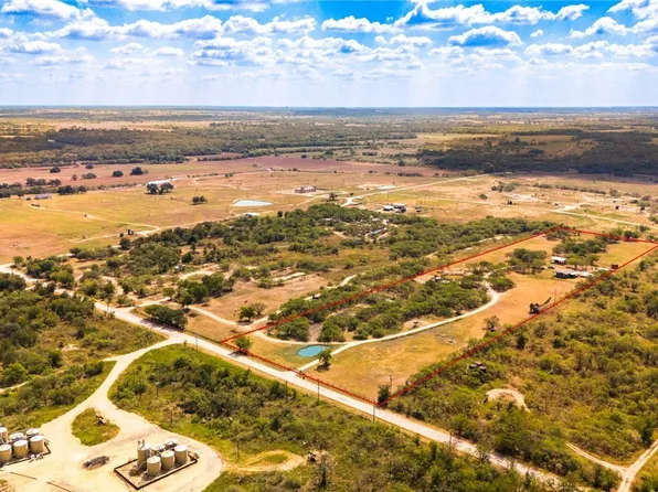 320 Pumper Rd, Luling, TX 78648