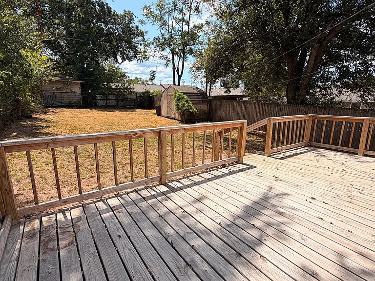 1313 E Edwards St — Photo 6