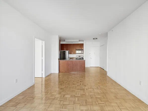 888 Main Street image 1 of 14