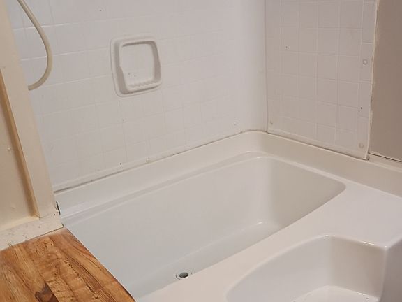 4th image of 102 Cindy Ln