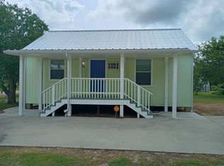 304 N 4th St, Seadrift, TX 77983