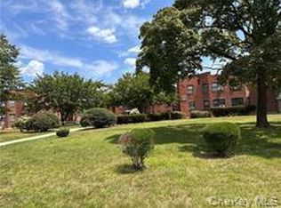 110 Division Ave APT 2E, Levittown, NY 11756
