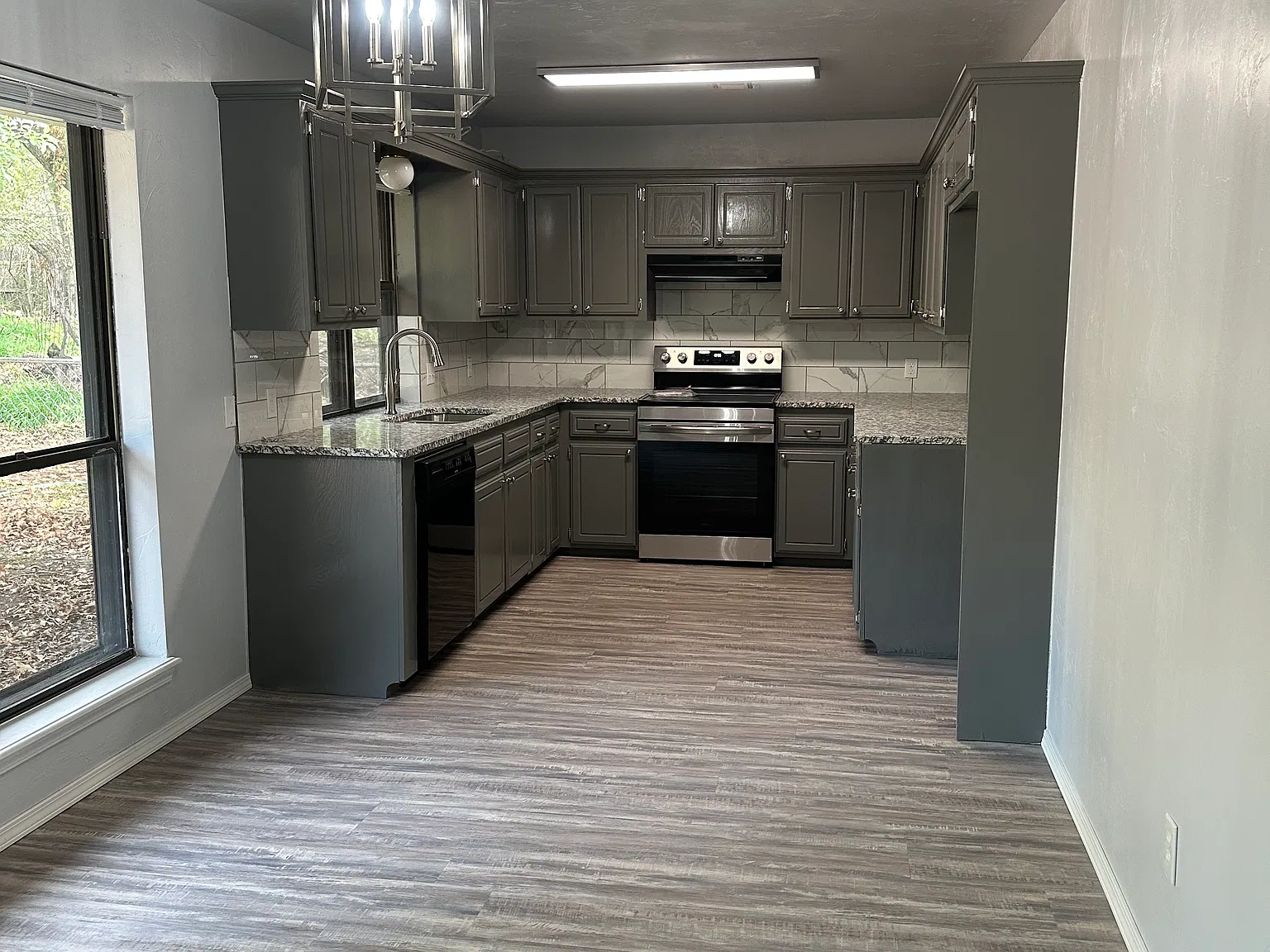 4 bed, $1,500 — Photo 2