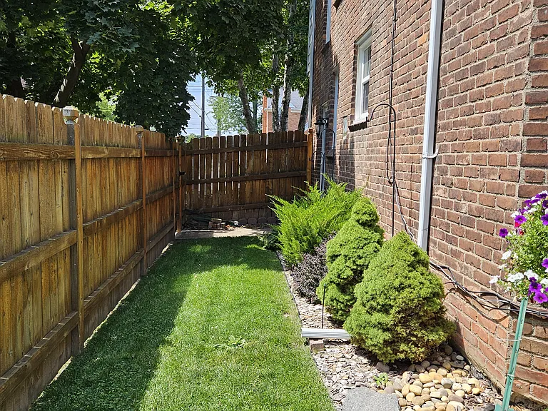 Side Yard Fenced - Locable Gate - with Entry Paver Side Door.
