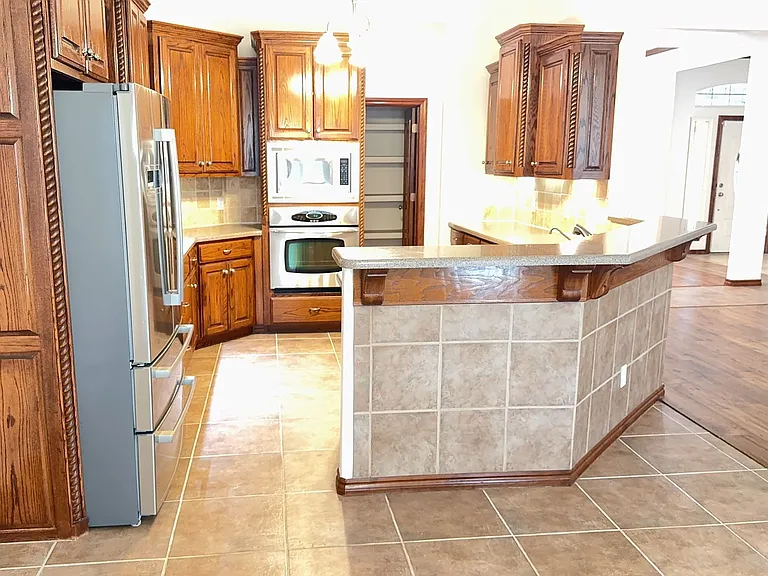 9200 Stacy Lynn Ln — Photo 3