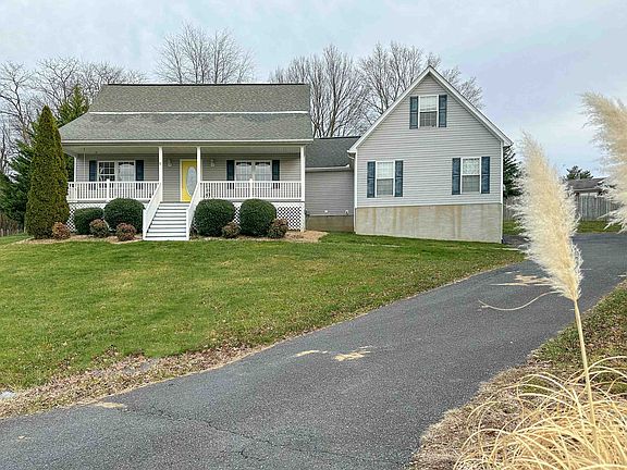 2nd image of 41 Charlottes Ct