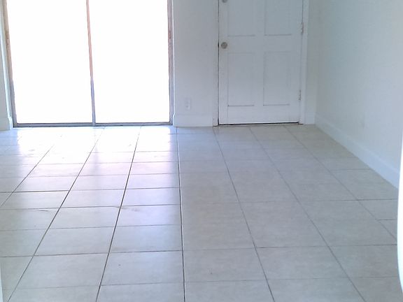 2nd image of 921 SW 29th St #1