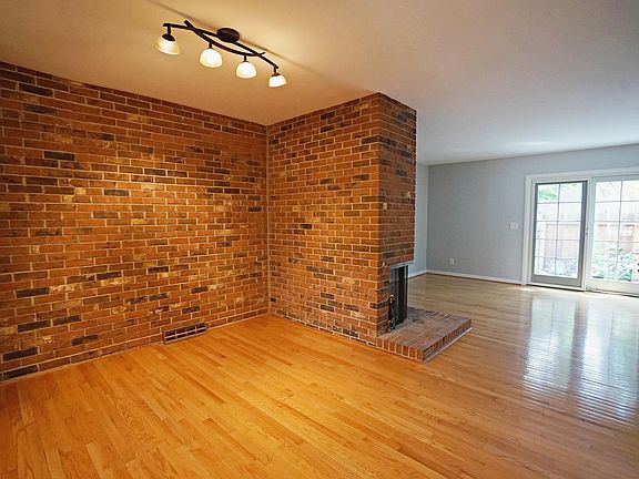 4th image of 108 E Dublin Granville Rd #16