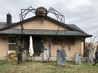 1062 N Myrtle St, Coquille, OR 97423