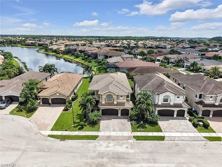 10008 Chesapeake Bay Dr — Photo 2