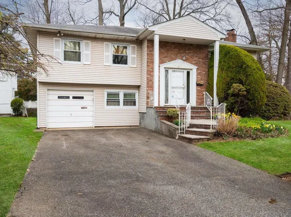 2 Reed Drive, Roslyn, NY 11576