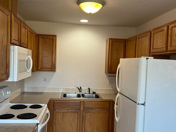 3rd image of 3412 Domingo Ct APT 4