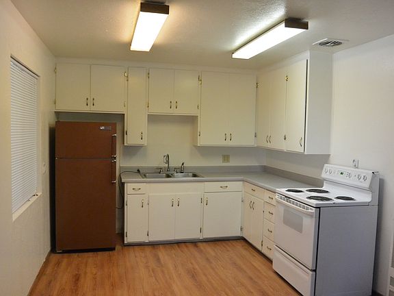 2nd image of 2522 Elwood Ave