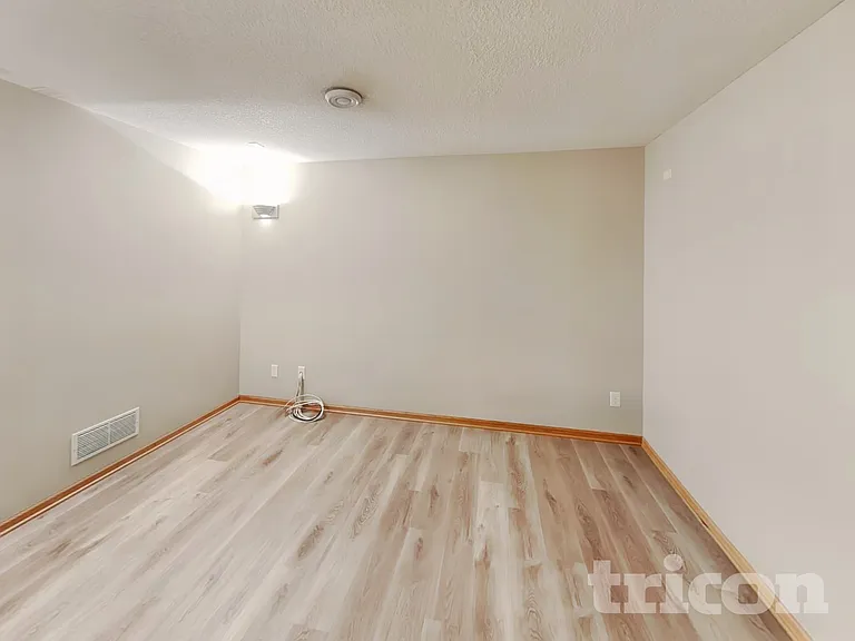 7010 S Park Dr — Photo 3