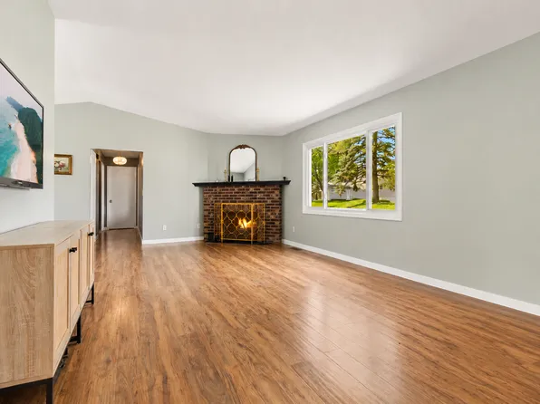 7440 Landau Curv, Bloomington, MN 55438