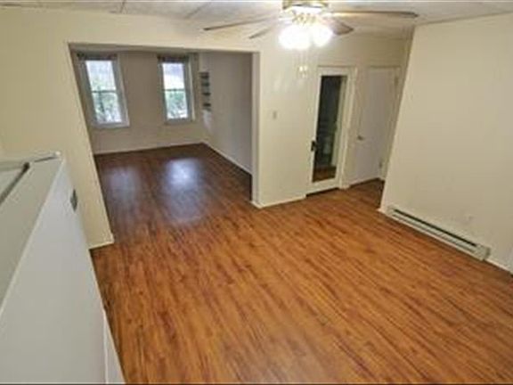 4th image of 108 E 21st St