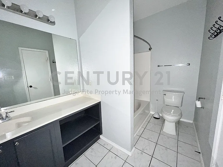 2809 Newport Ave — Photo 13