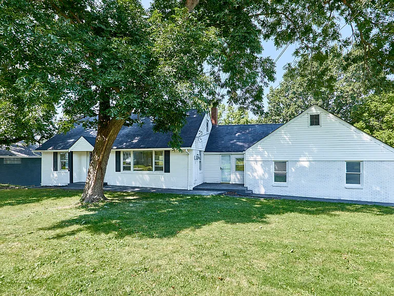 6009 Bermuda Dr — Photo 2