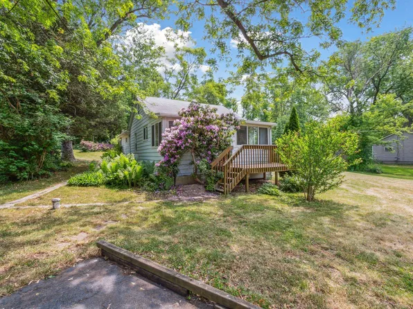 796 Charlton Blvd, White Lake, MI 48383