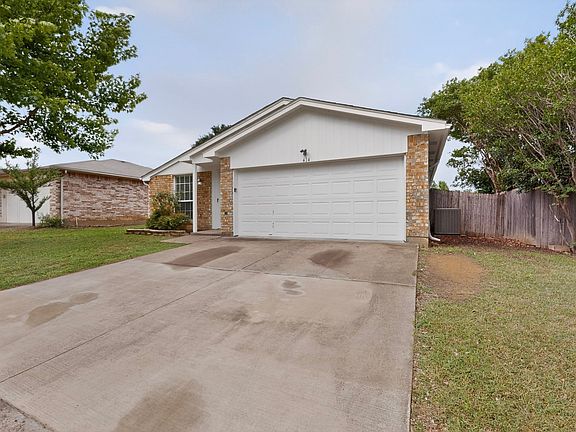 3rd image of 414 Blueberry Hill Ln