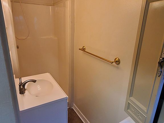 First floor Full bath