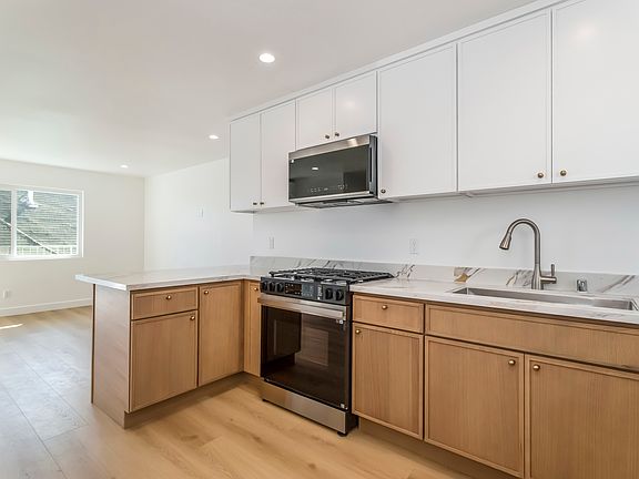 4th image of 713 New Depot St #4