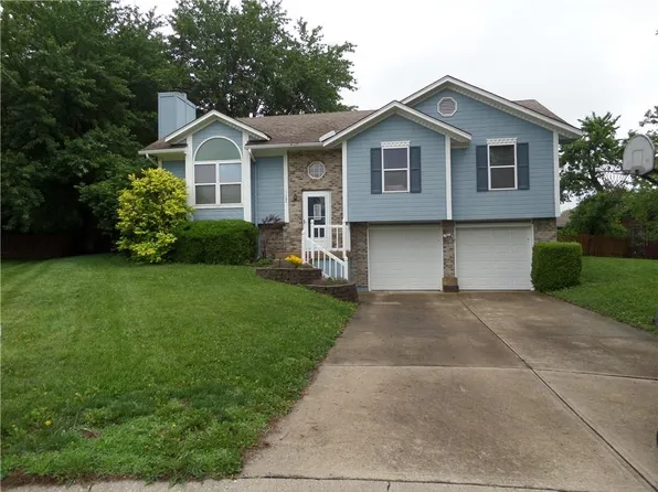 1306 Huntington Cir, Greenwood, MO 64034