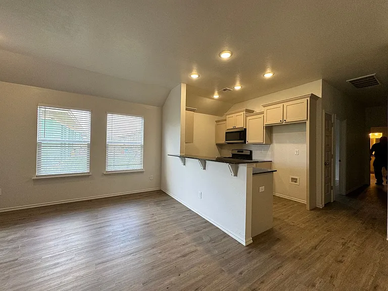 1416 SW Texas Ave — Photo 3